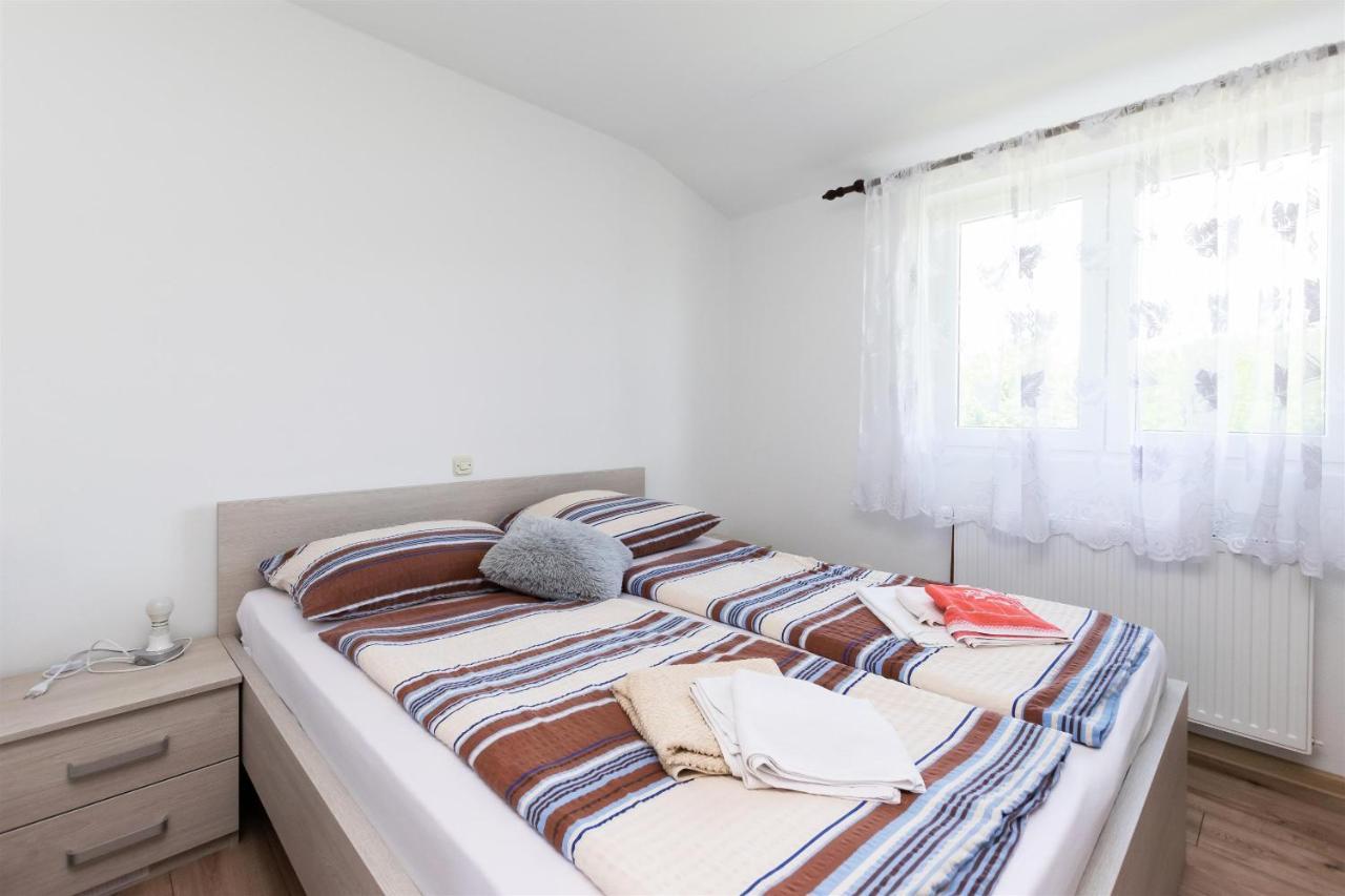 לופאר Apartments Boza מראה חיצוני תמונה